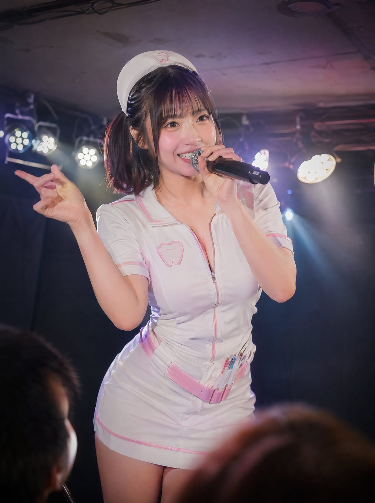地下偶像牙科护士舞台表演
