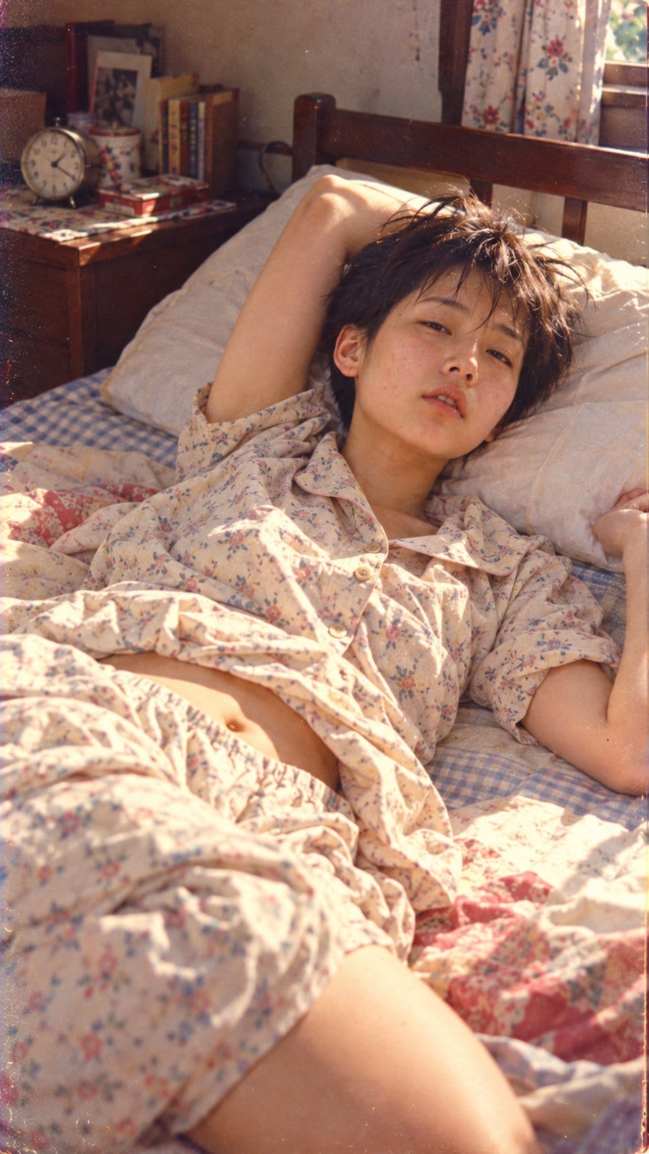 穿碎花睡衣女子的复古肖像