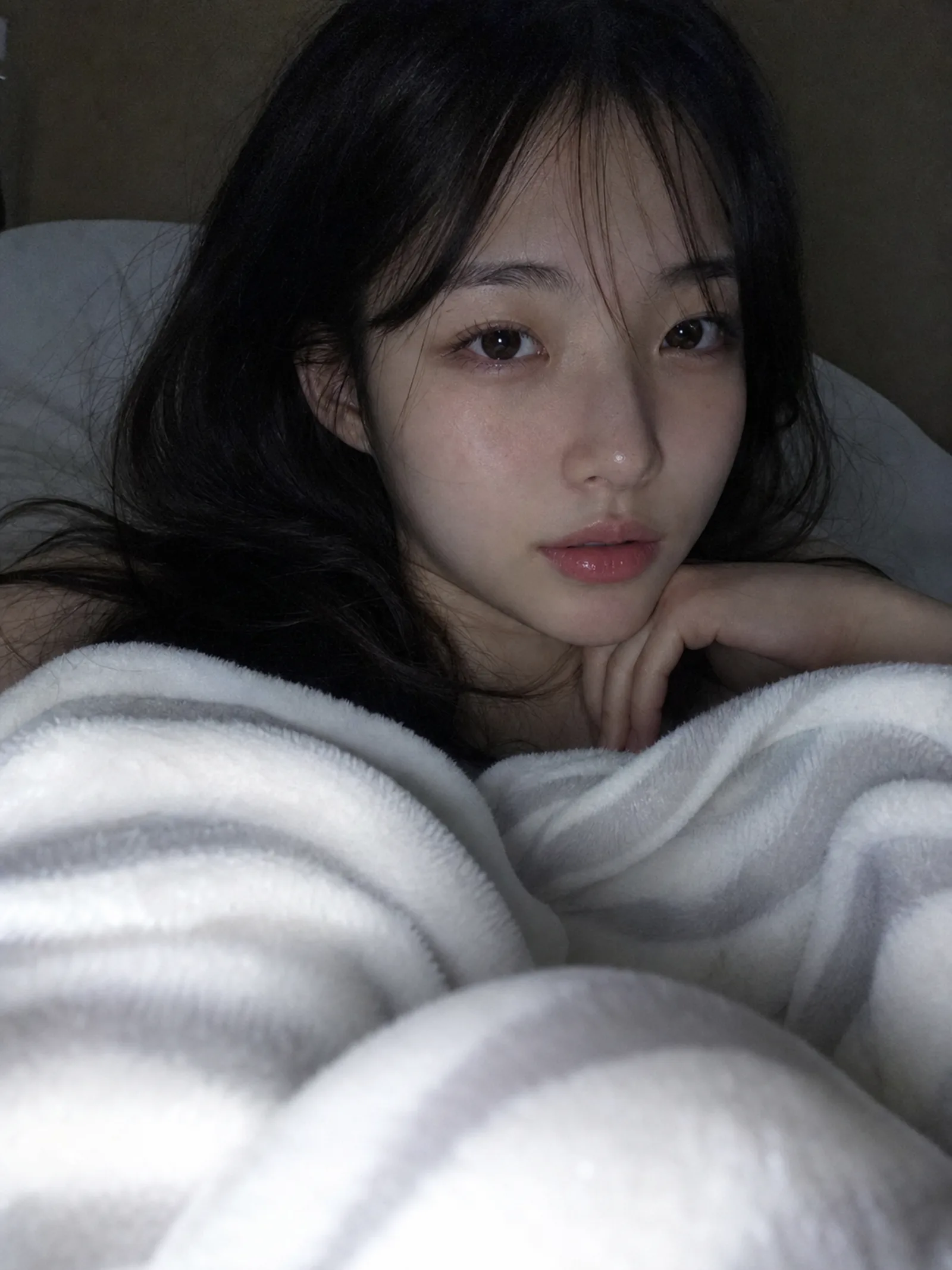 A photorealistic natural close-up bedroo