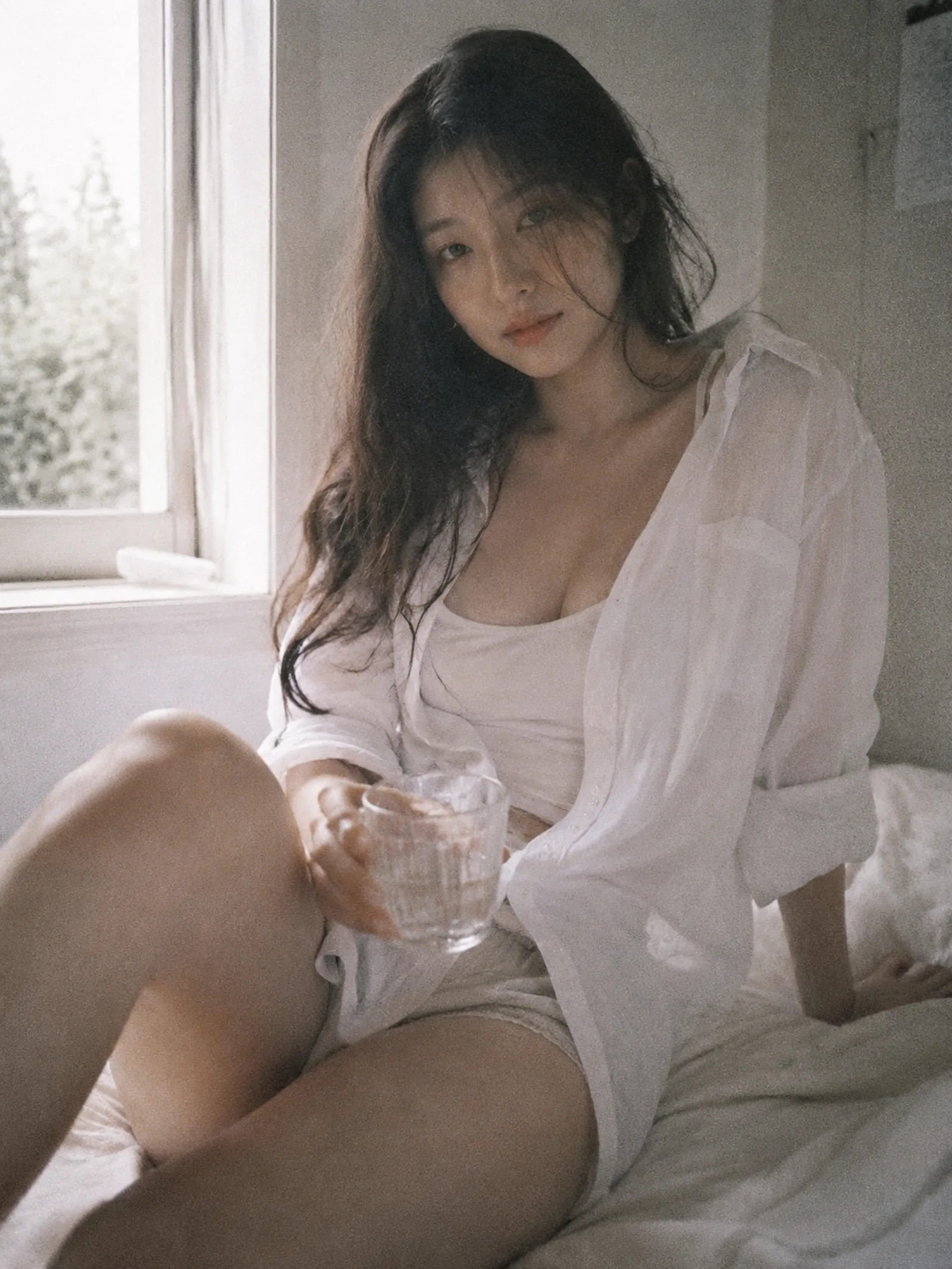 Japanese negative film aesthetic, quiet 