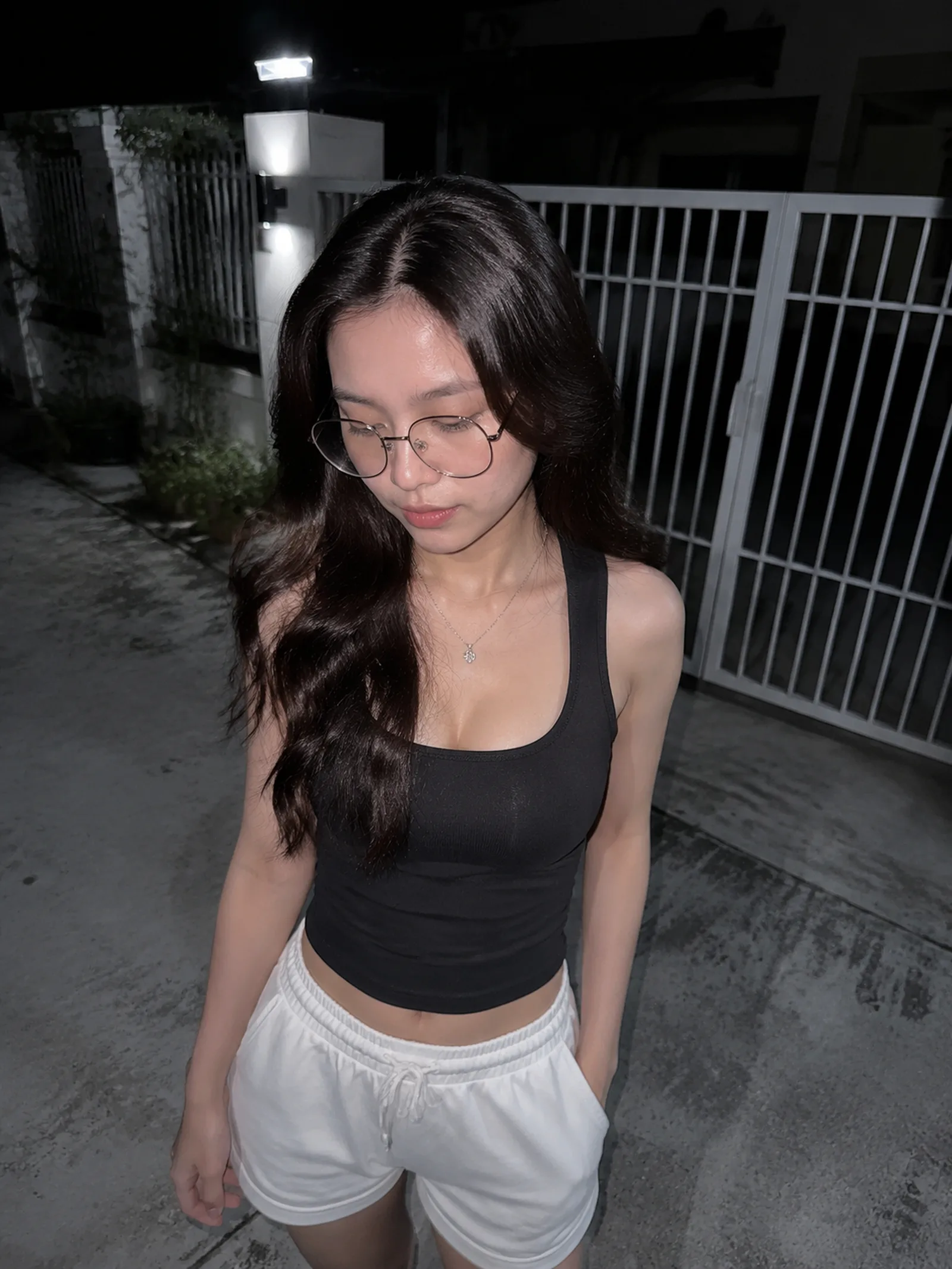 A realistic direct-flash candid night ph