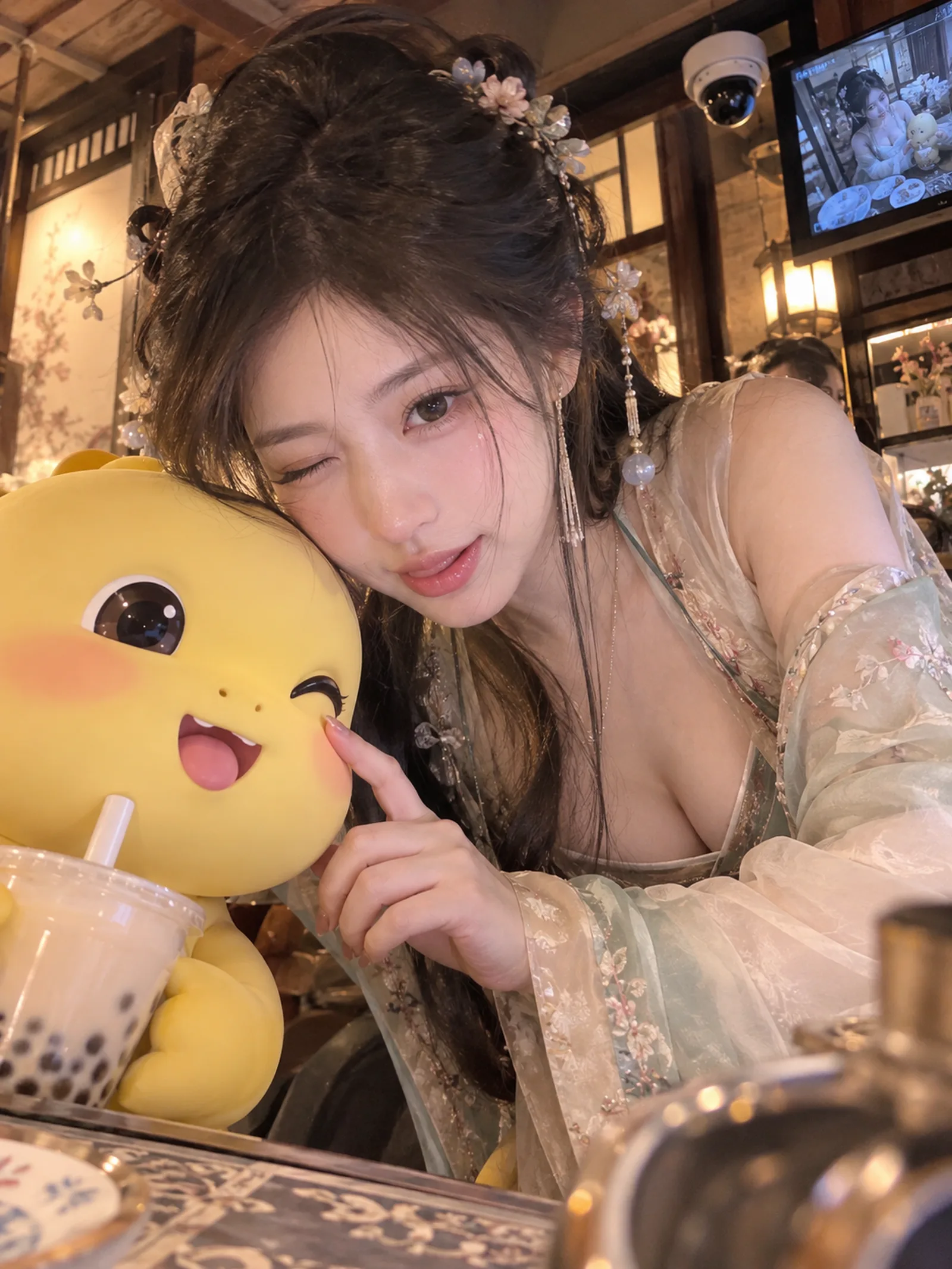 宋式美学女神 × 奶龙 × CCTV × 约会 × 俏皮暧昧张力 × iPhon