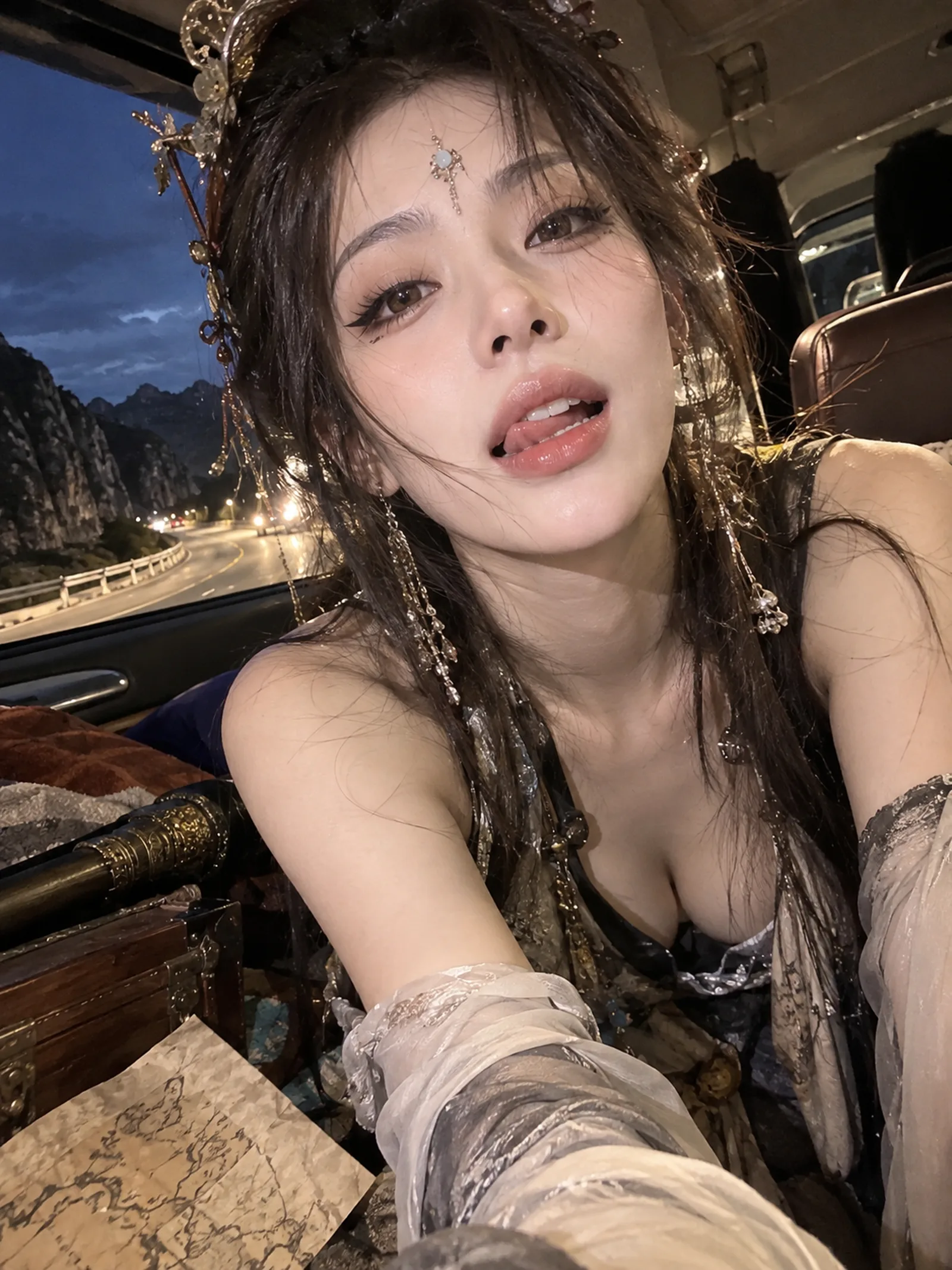 白骨精系猫眼女孩，暧昧旅伴，iPhone抓拍，近距离贴脸广角，西游记恋爱公路片，